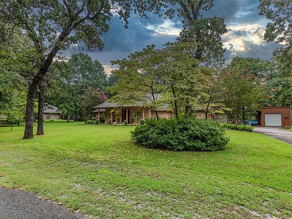3rd image of 132 Green Oaks Dr