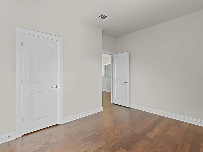 205 Riverhill Cv — Photo 30