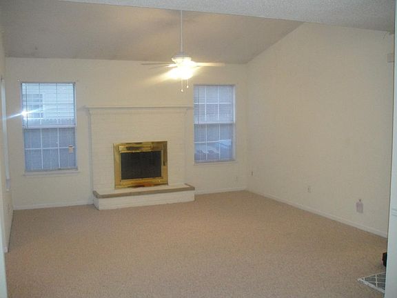 "L Shaped" Great Room, Cathedral Ceiling & Fireplace.