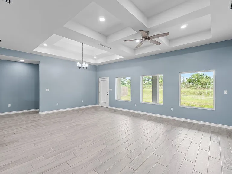 9448 W Queen Palm — Photo 3