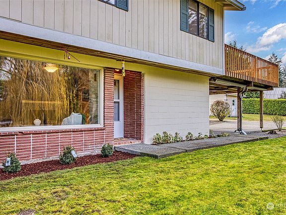 3rd image of 371 NE Waaga Way