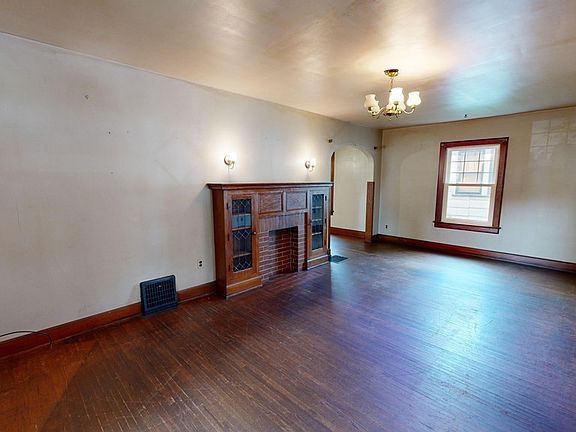 4th image of 19 Gibson Ave