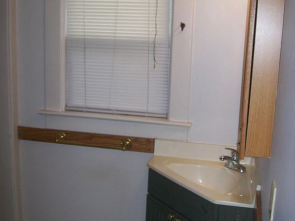 5th image of 429 Liberty St Floor 2