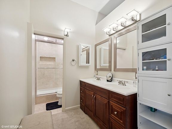 4th image of 3323 N Paulina St APT 4G