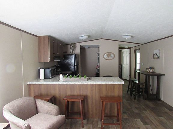 3rd image of 3298 Pea Ridge Rd