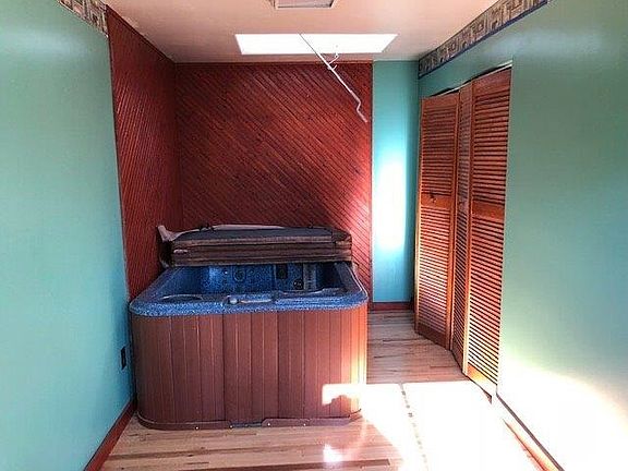 5th image of 8899 Bay Shore Dr