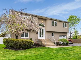 4470 Merrick Rd, Massapequa, NY 11758