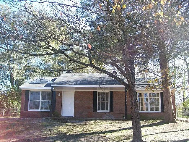 1612 Argyle Dr photo 1