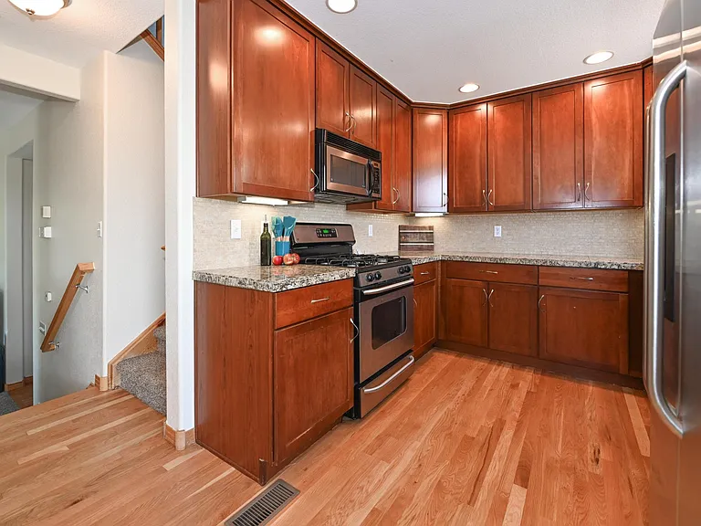 529 Mills St — Photo 14