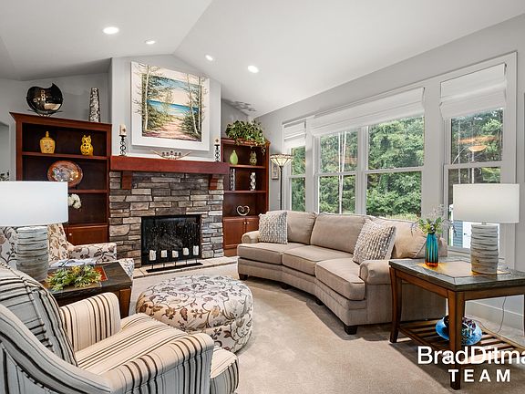 5th image of 4710 Firefly Dr NE
