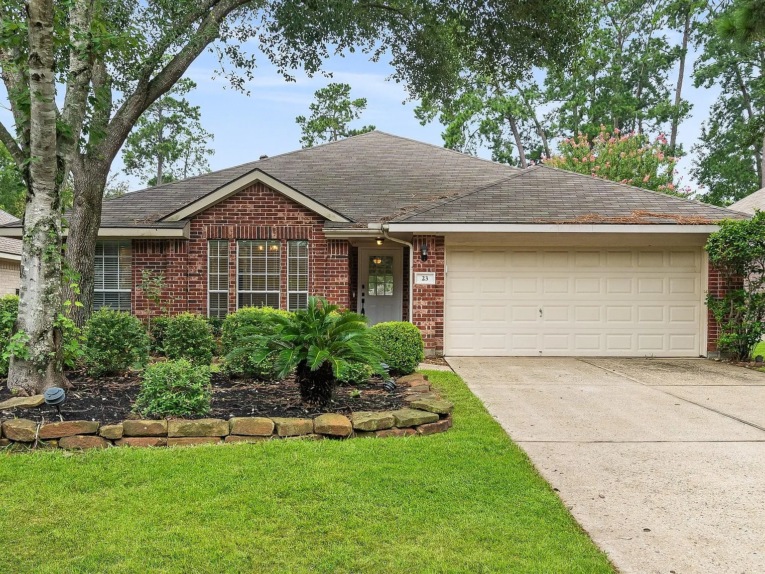 3 bed, 2.0 bath, 1690 sqft, $2,350 — Photo 3
