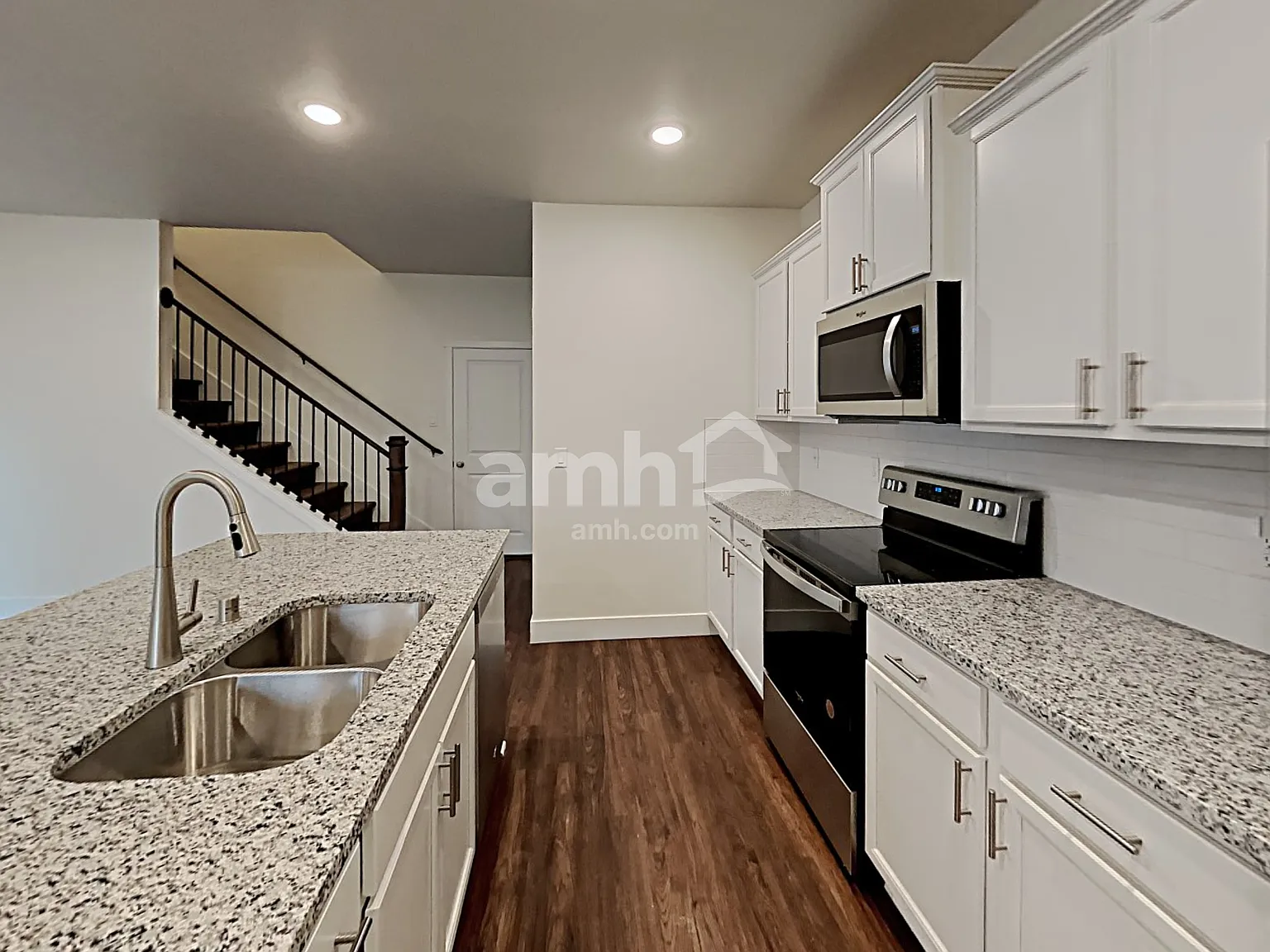 4 bed, 2.5 bath, 1709 sqft, $3,265 — Photo 3
