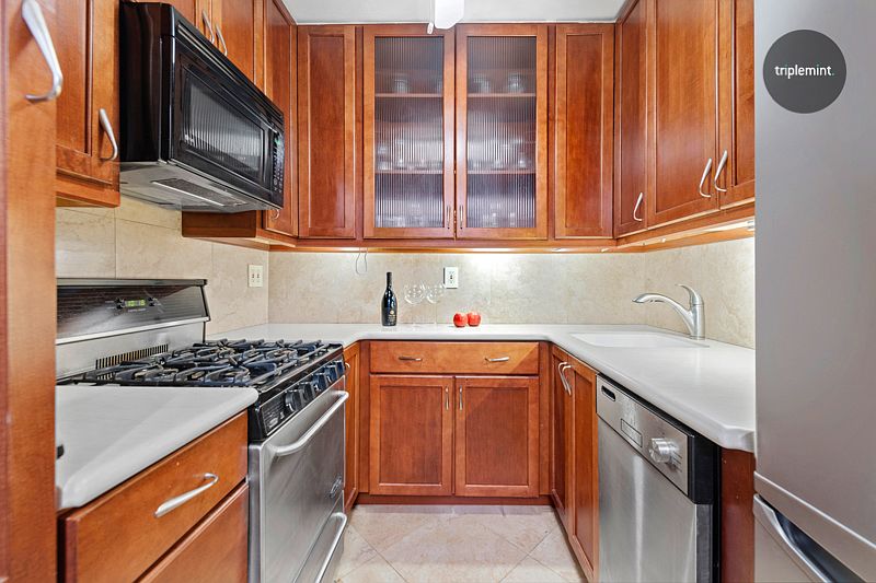 1st image of 445 E 86th St APT 2J
