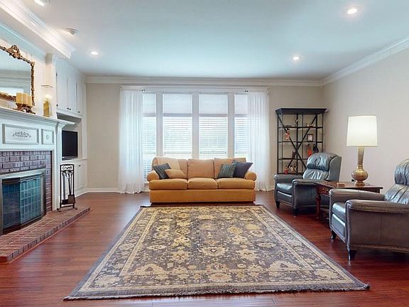 4th image of 409 Meadows Rd