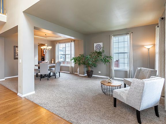 3rd image of 387 Heritage Woods Dr