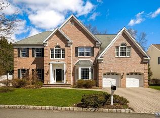 108 Hilltop Ln, Wyckoff, NJ 07481