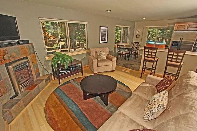 2108 Shawnee St — Photo 1