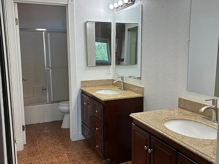 1049 Burnham Dr — Photo 12
