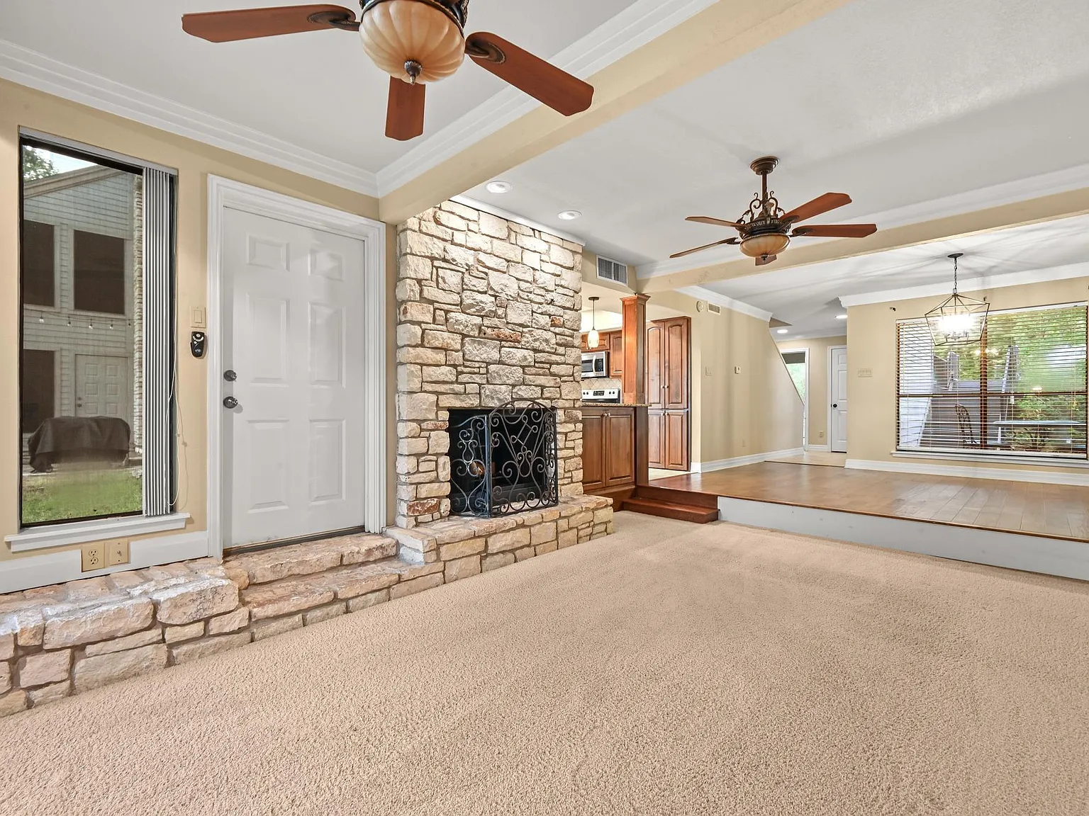 3 bed, 3.0 bath, 1982 sqft, $2,500 — Photo 1