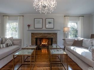 7 Old Field Ln, Great Neck, NY 11020