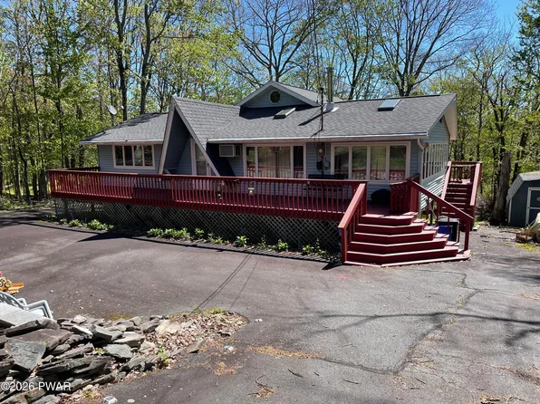 138 Westwood Dr, Dingmans Ferry, PA 18328