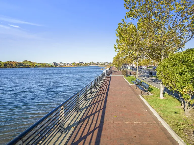 A nice river walk at Harbor Pointe, Bayonne