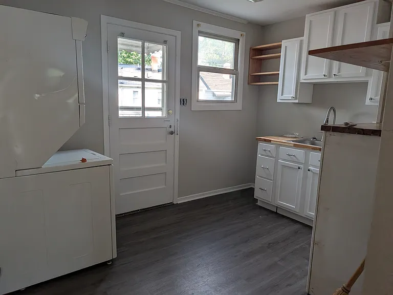 554 Overlook St — Photo 6