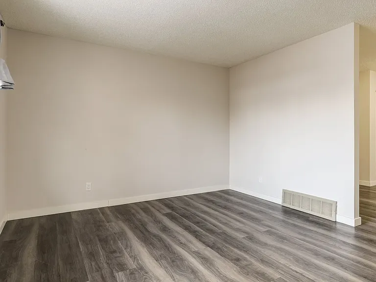 5612 51st Ave #11 — Photo 6