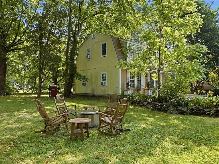 554 E Main Rd — Photo 22