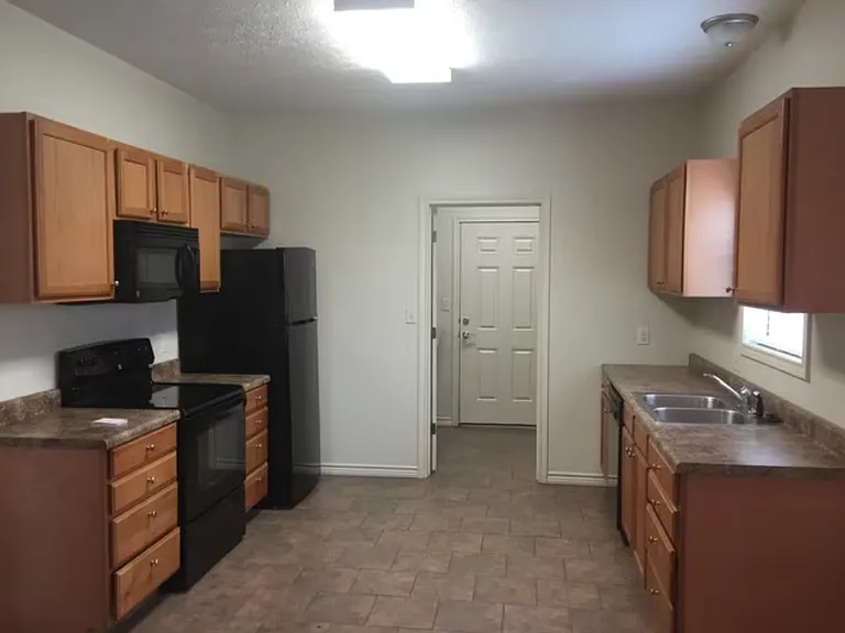 Easy Living Apartments — Photo 3