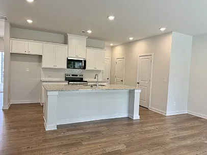 1004 Sutherland Ln — Photo 3