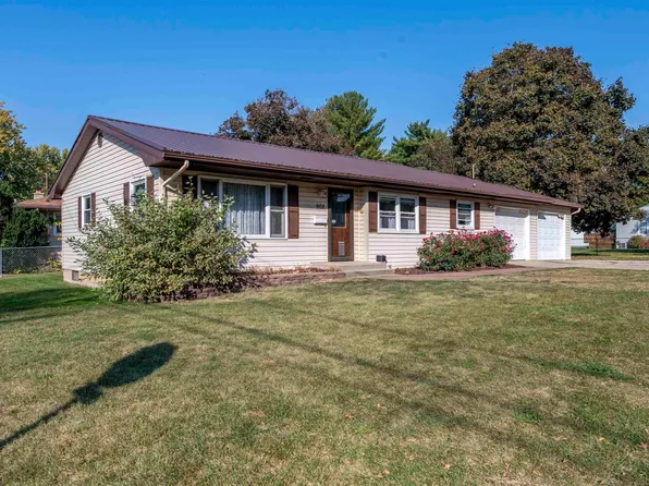 908 Adams St, Oregon, IL 61061