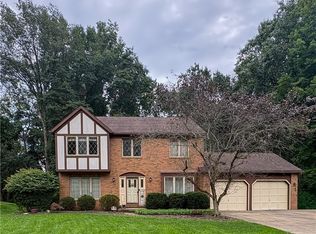 513 Park Ridge Dr, Munroe Falls, OH 44262