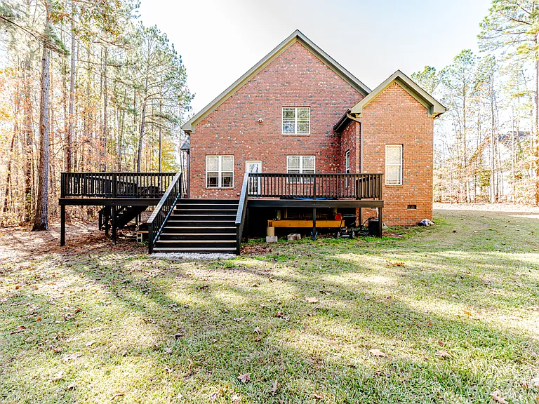 233 Saintsbury Pl — Photo 10