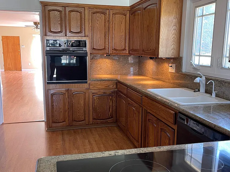 2984 Buena Vista Ave — Photo 17
