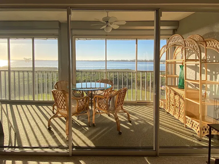 1155 Edgewater Cir — Photo 20