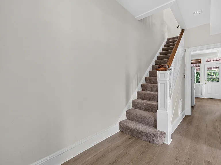 1252 E St NE #A — Photo 13