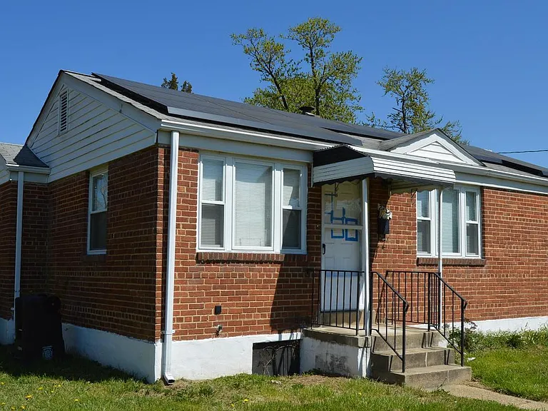 2420 Griffen St — Photo 2