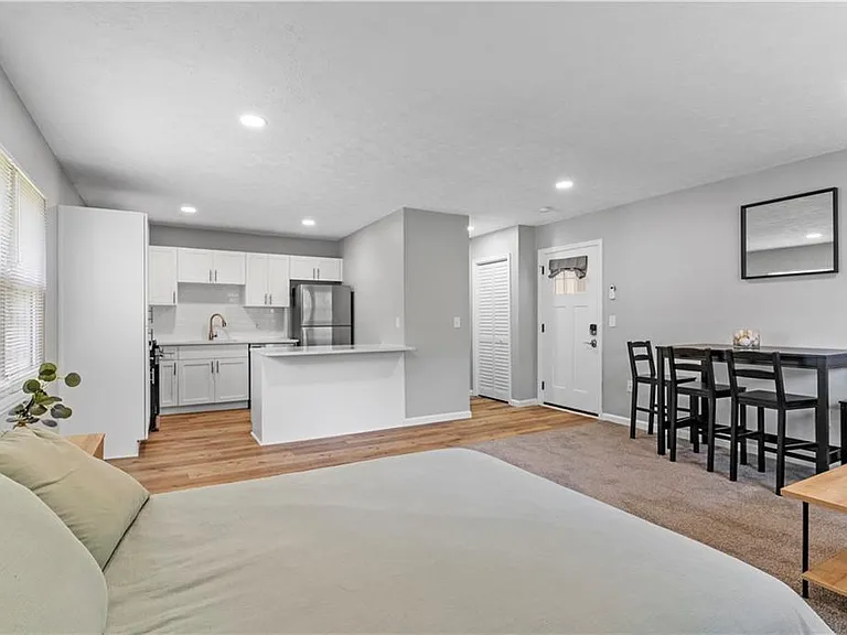 1701 Hawthorne Ave #1B — Photo 4