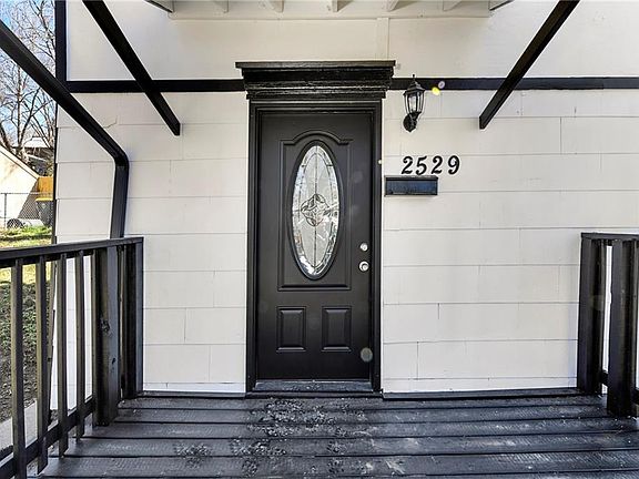 2nd image of 2529 Poplar Ave