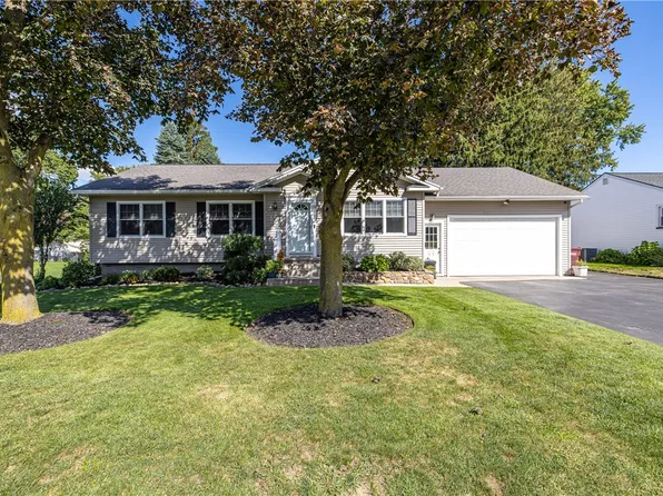 8 Nile Dr, Rochester, NY 14622
