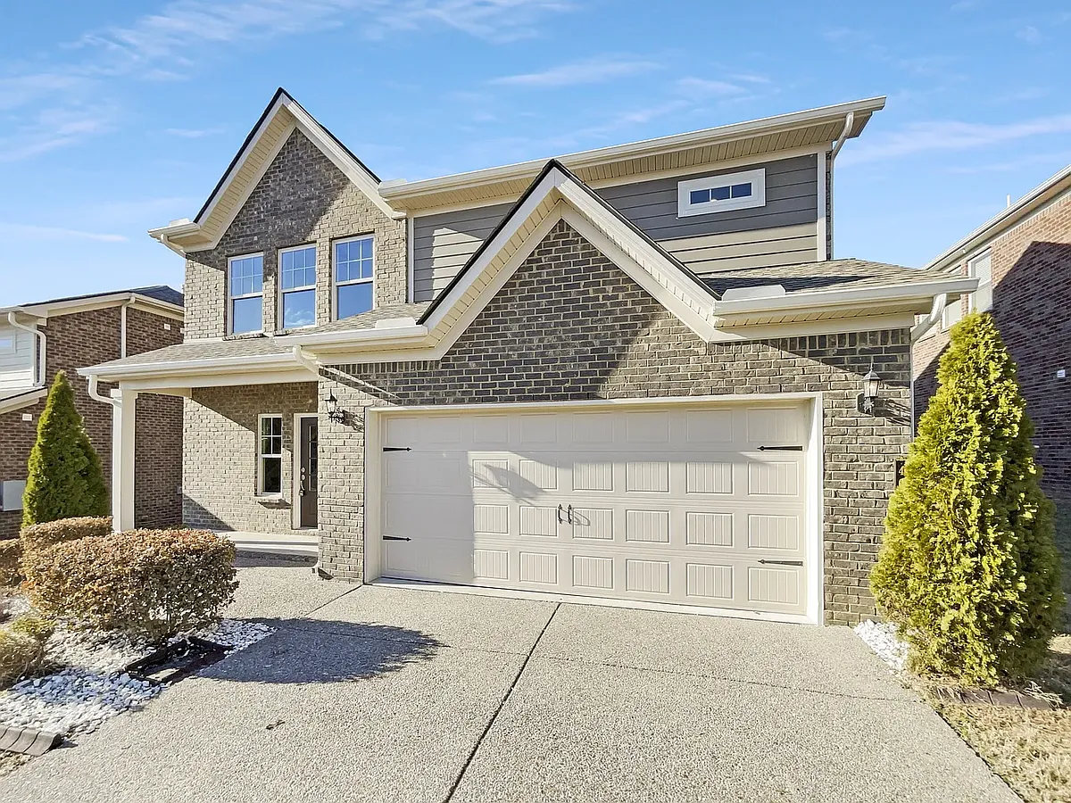 Building Photo - 401 Blackthorn Ln