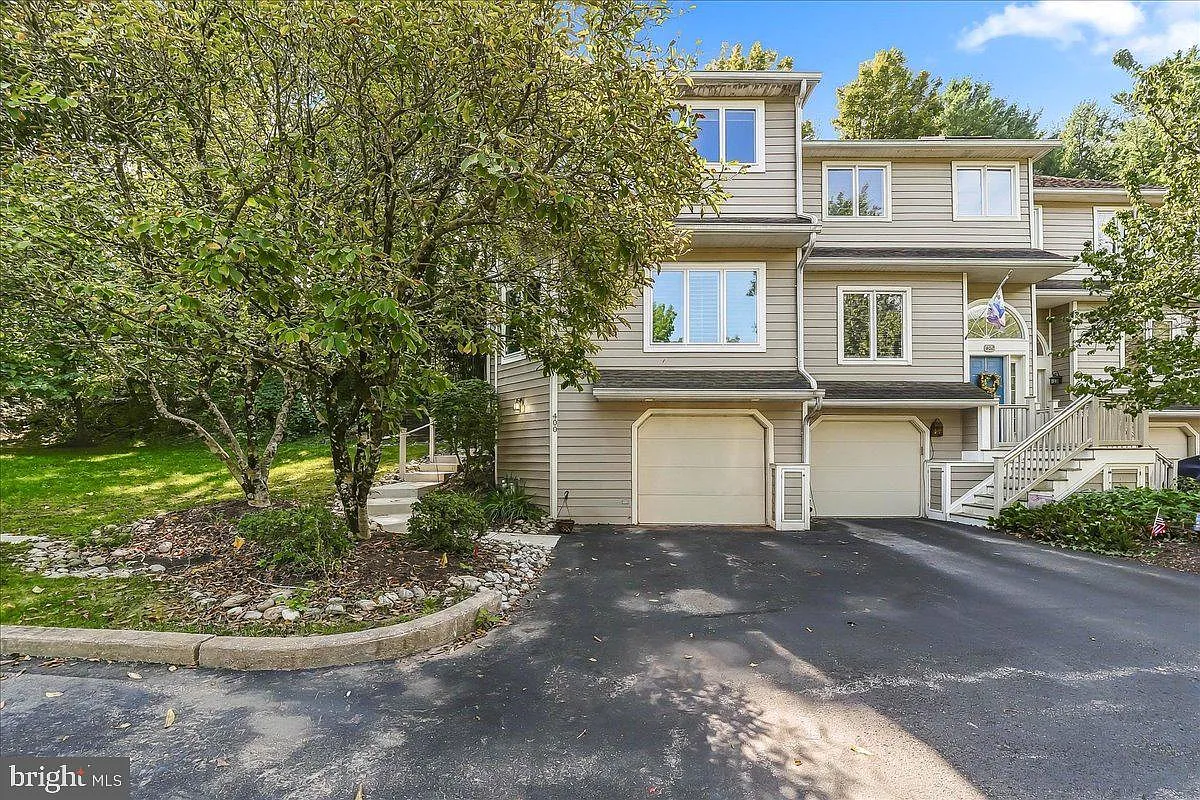 3 bed, 2.5 bath, 1799 sqft, $3,300 — Photo 1