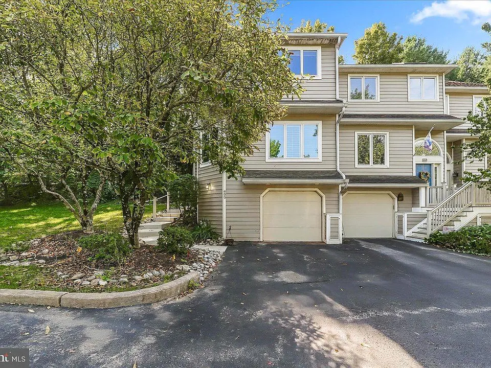 400 Wooded Way