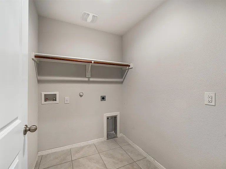 16428 Milwaukee St — Photo 12