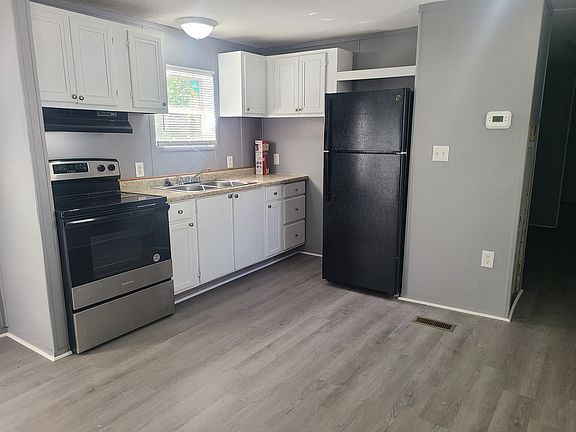 3rd image of 111 Big Pine Dr