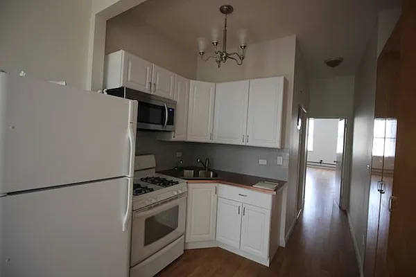 Rented by Capri Jet Realty Corp | media 4