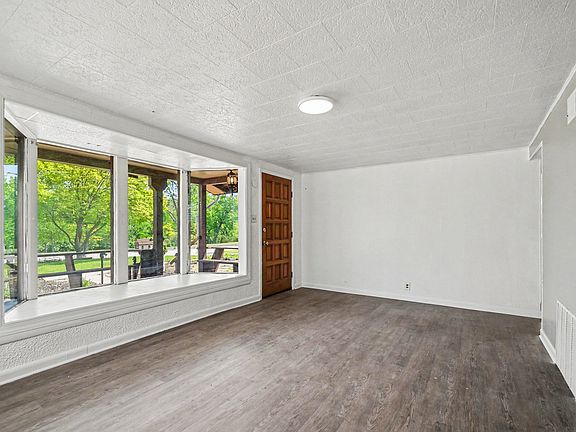 4th image of 2527 Riverside Dr