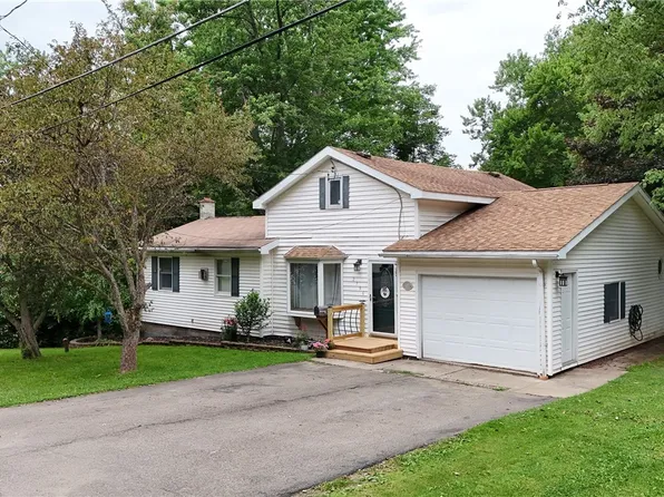 2796 2nd St, Eden, NY 14057