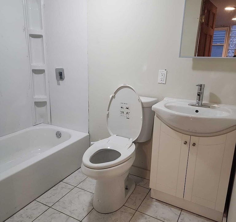 1st image of 3905 Ivy St #B
